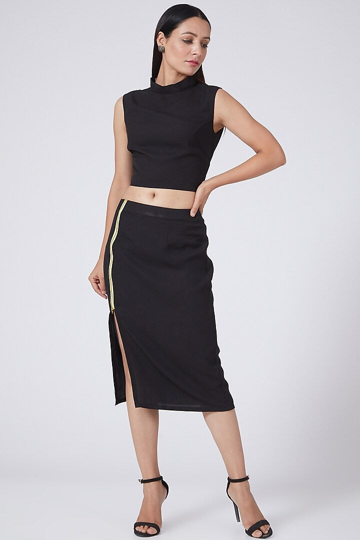 Black Sleeveless Crop Top