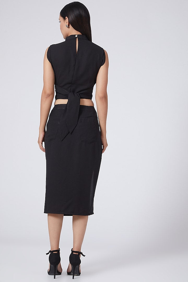 Black Sleeveless Crop Top